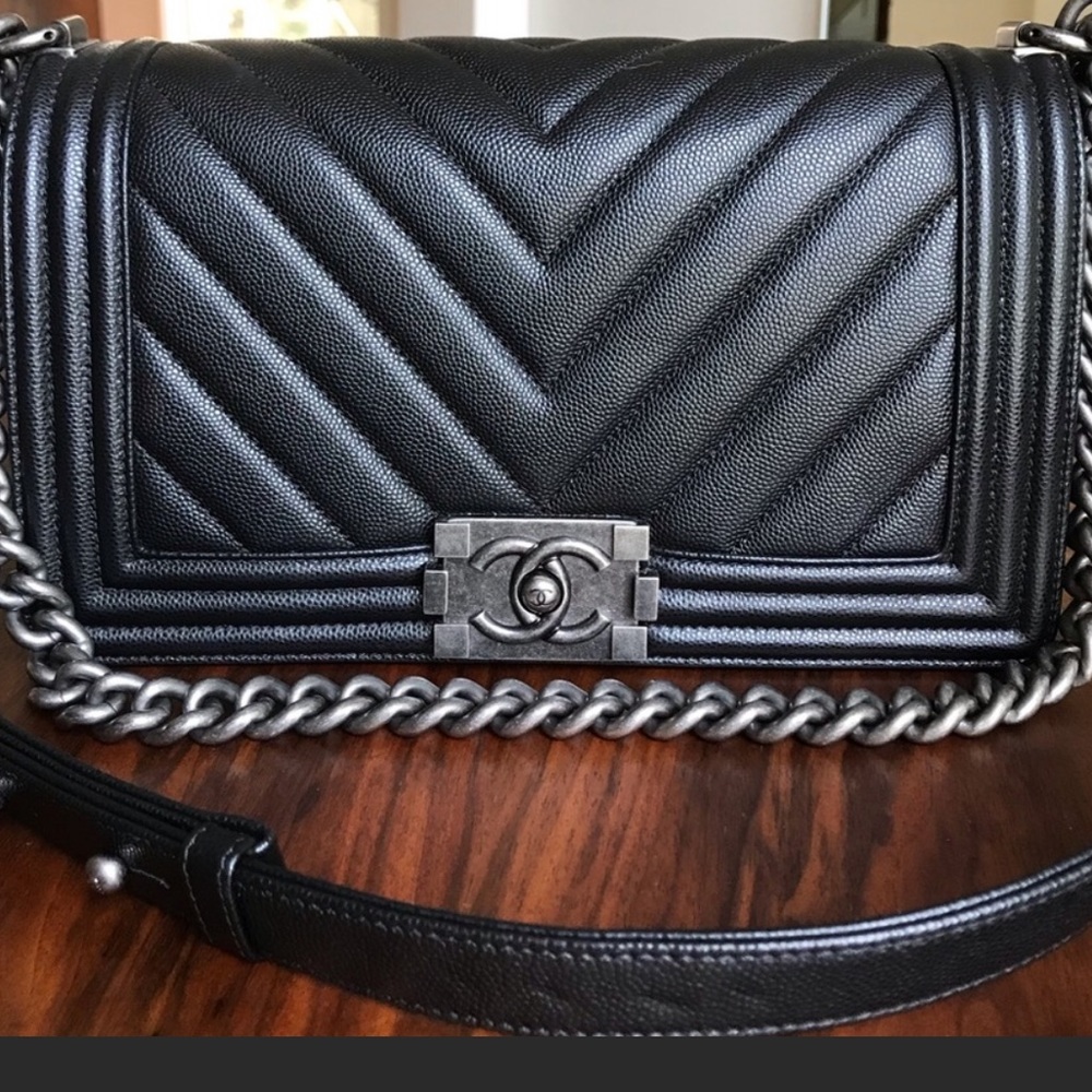 CHANEL caviar chevron le boy old medium